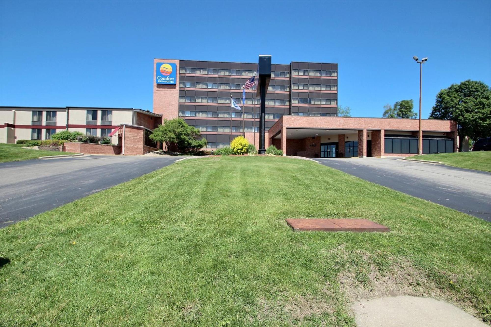 Comfort Inn & Suites Madison - Airport Extérieur photo