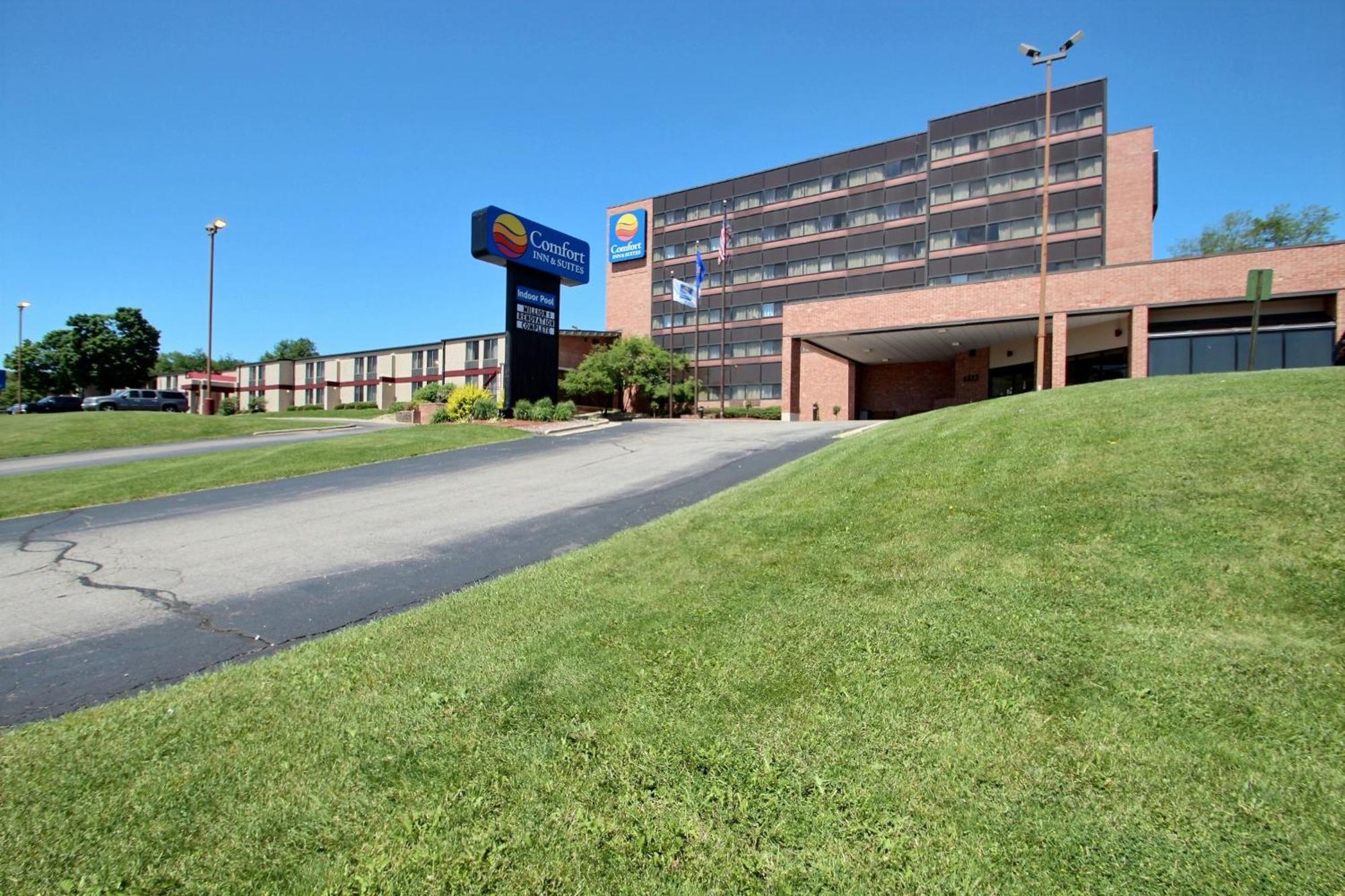 Comfort Inn & Suites Madison - Airport Extérieur photo
