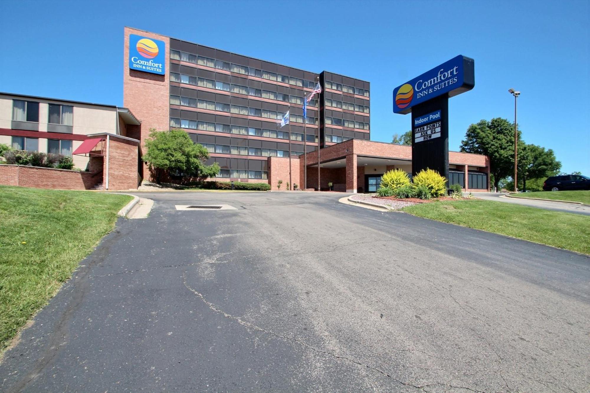 Comfort Inn & Suites Madison - Airport Extérieur photo