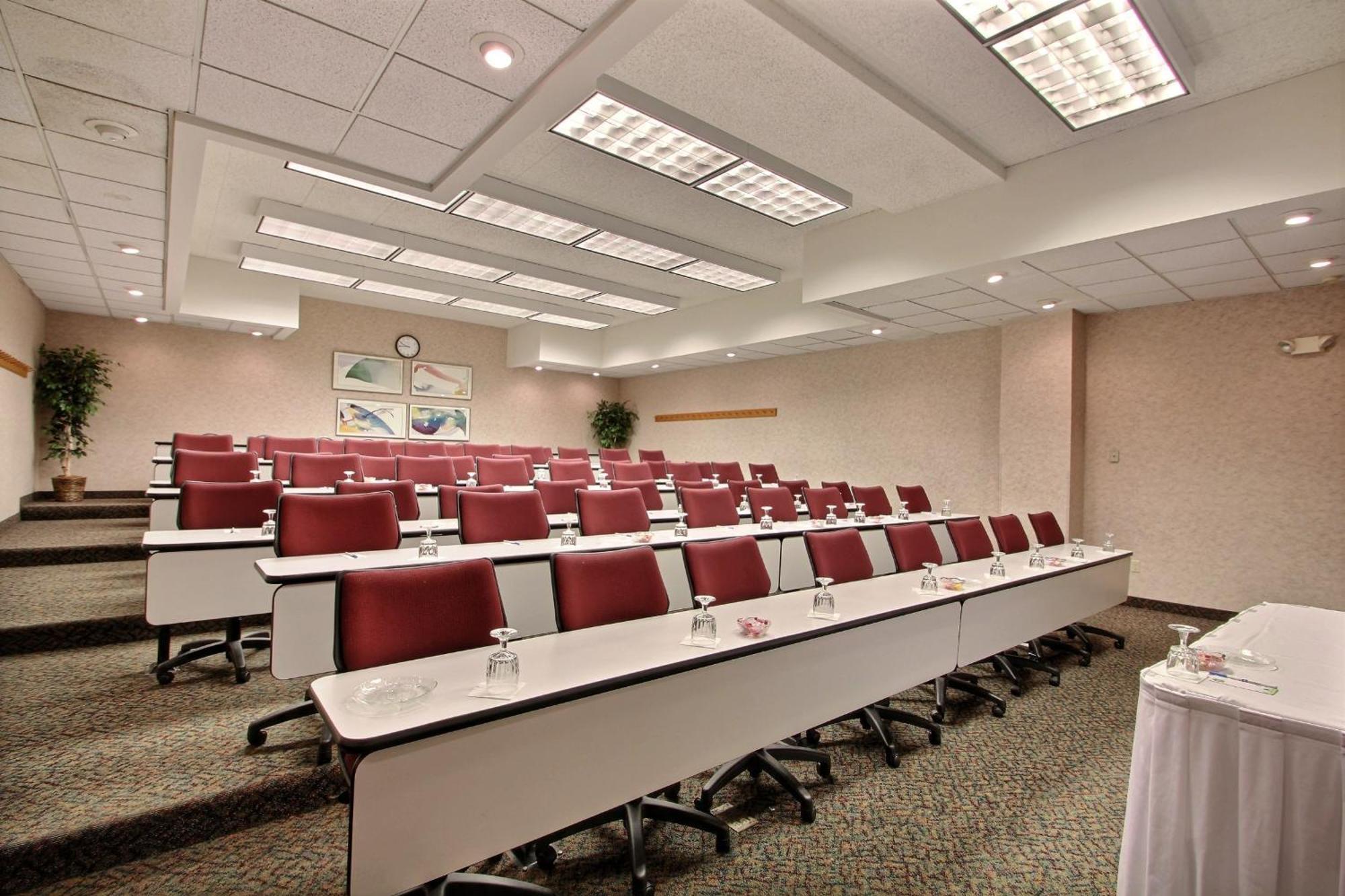 Comfort Inn & Suites Madison - Airport Extérieur photo