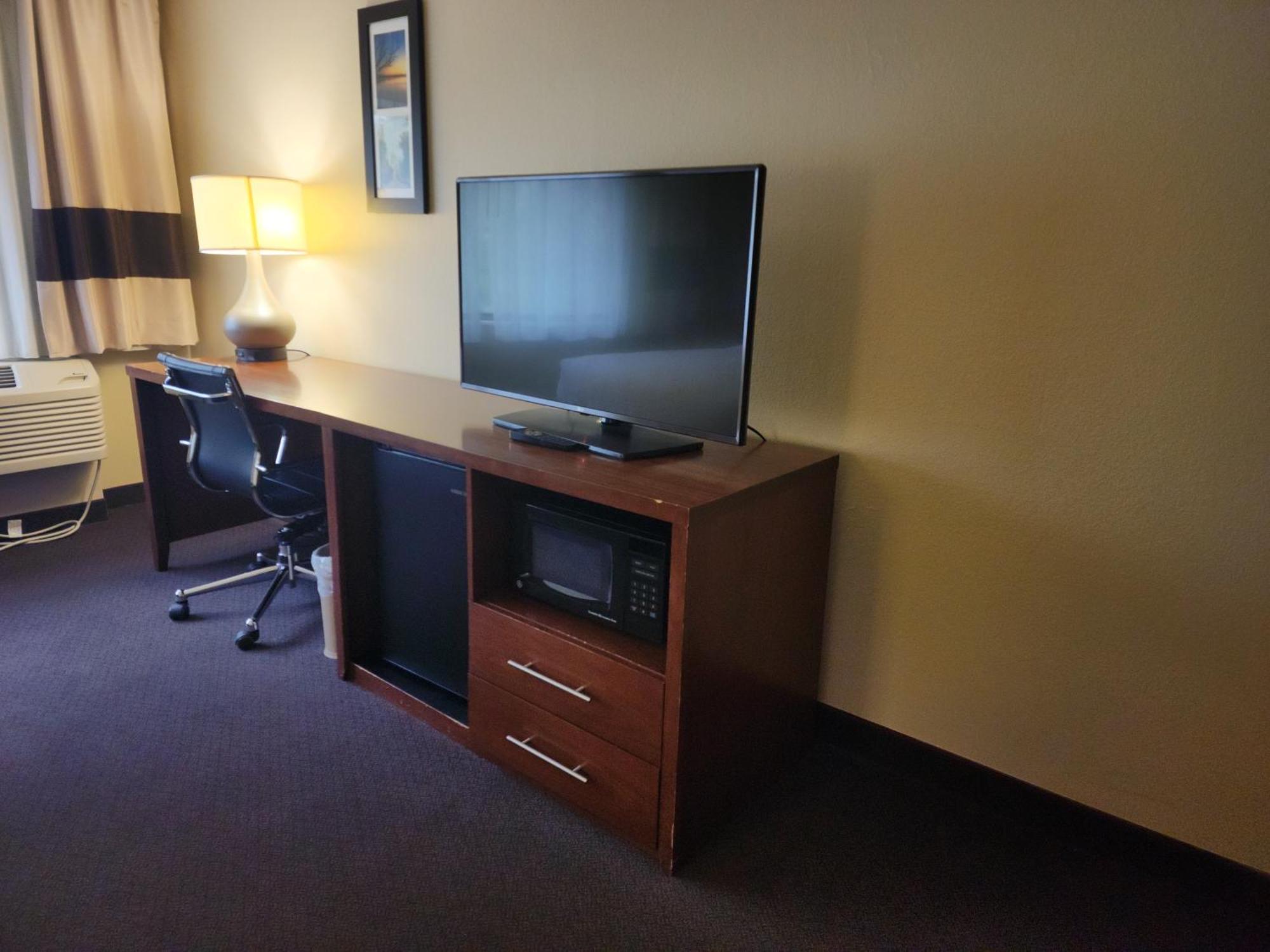 Comfort Inn & Suites Madison - Airport Extérieur photo