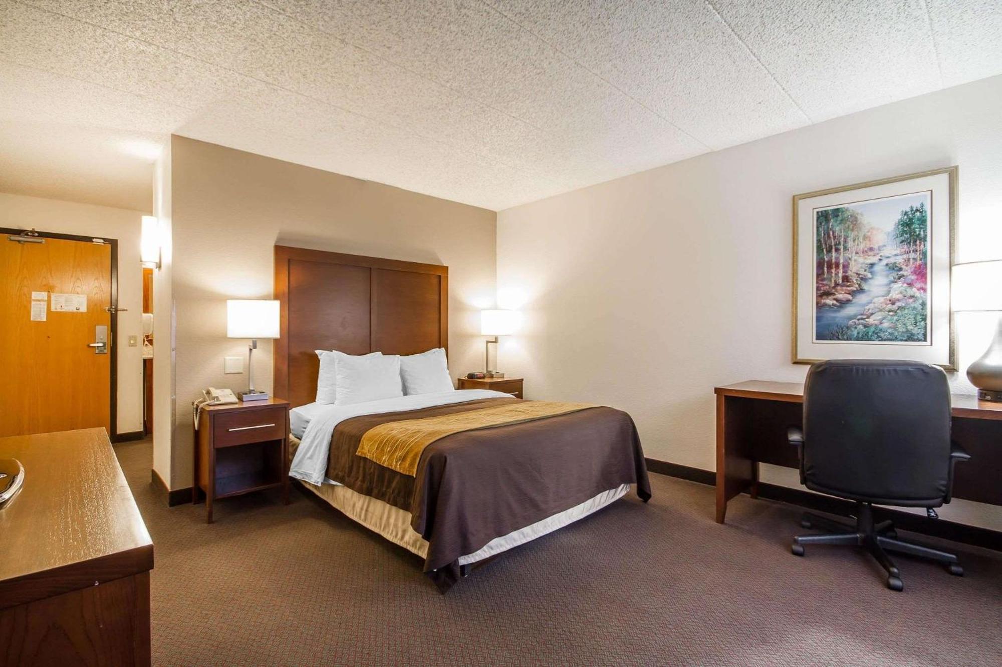 Comfort Inn & Suites Madison - Airport Extérieur photo